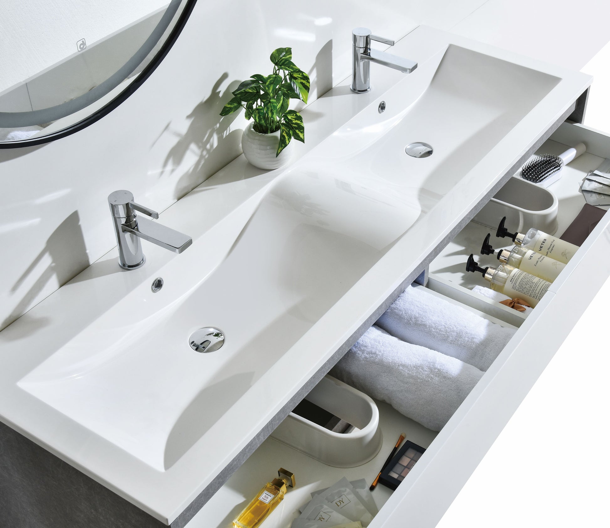 Evos Boutiques 63 in white modern vanity  zoom in